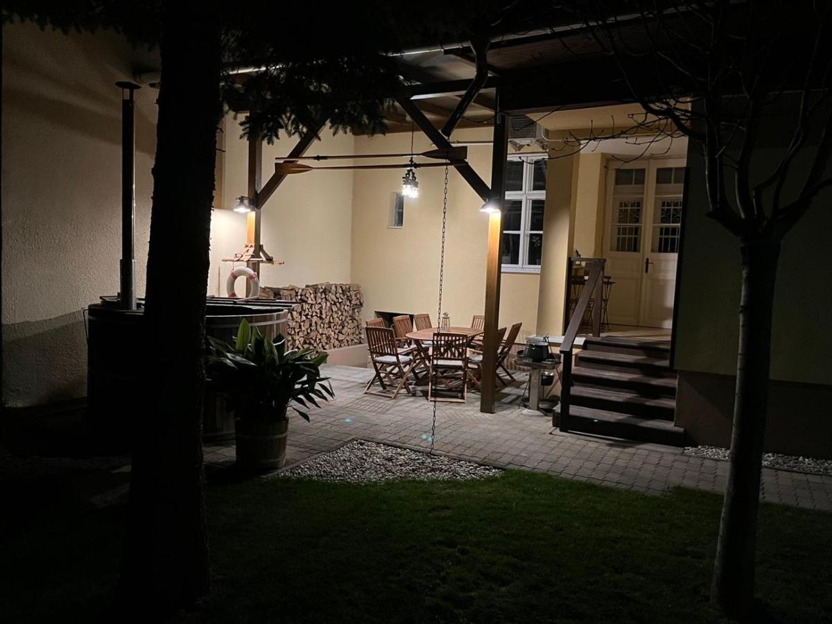 Abigel Vendeghaz Keszthely Villa ภายนอก รูปภาพ